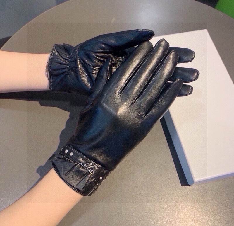 Prada gloves hm39